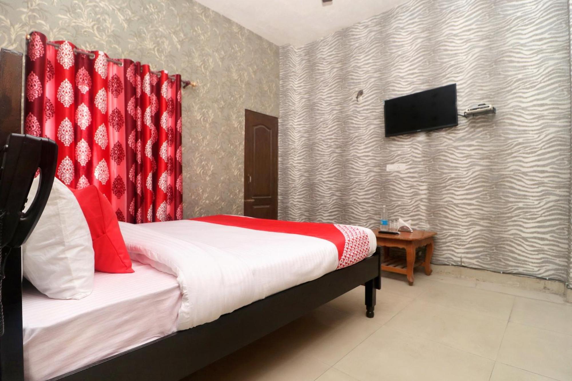 Oyo Hotel Aryan Plaza Chandīgarh Exterior foto